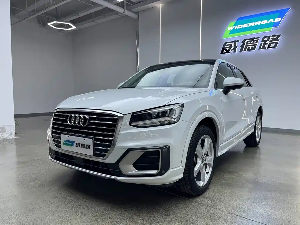 Audi Q2L 2019 — фото 1