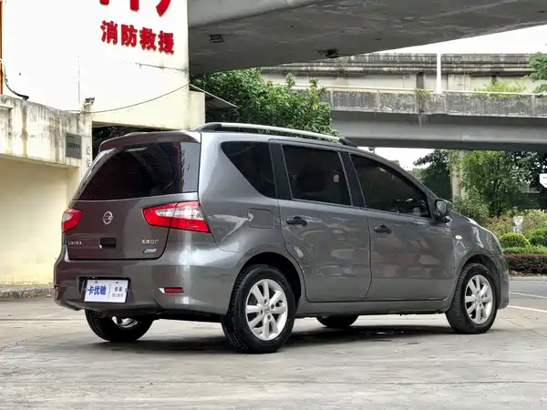 Nissan Livina 2015