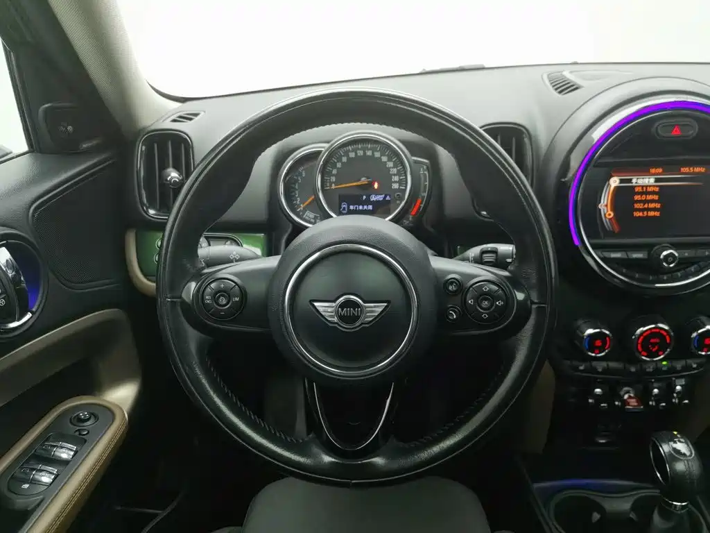 MINI Countryman 2018 — фото 11