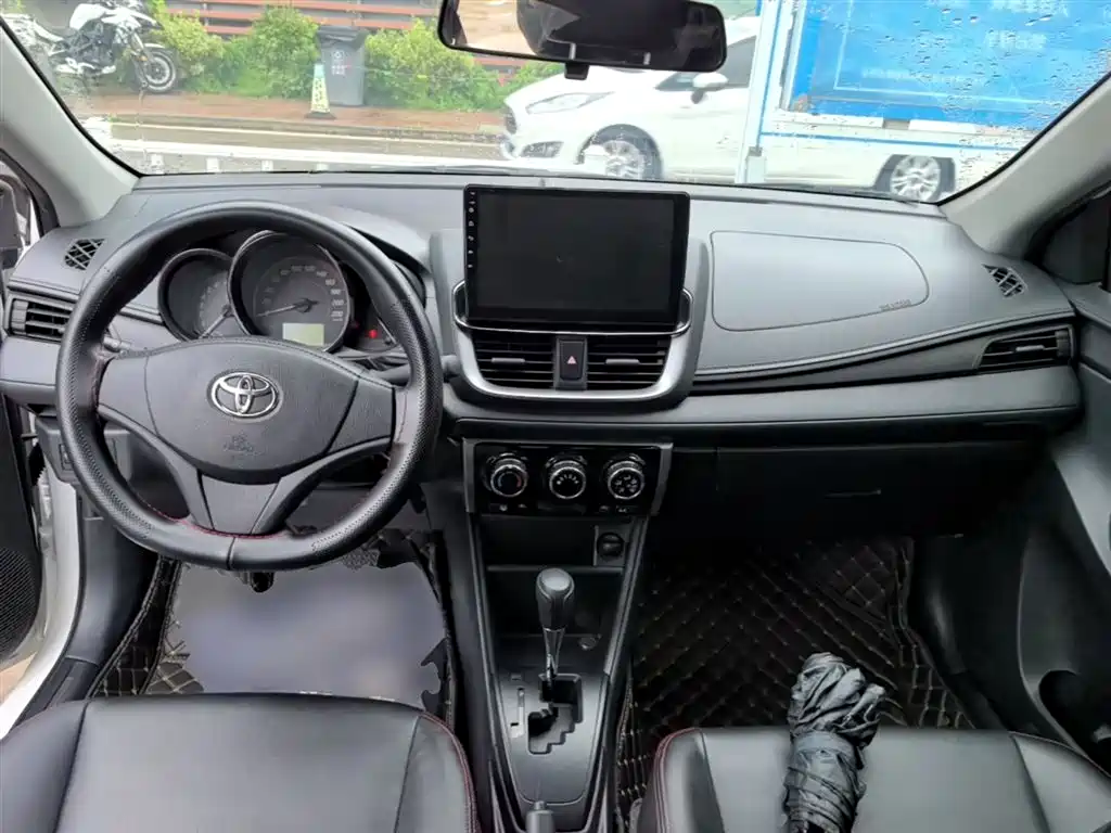 Toyota Yaris L 2021 — фото 10