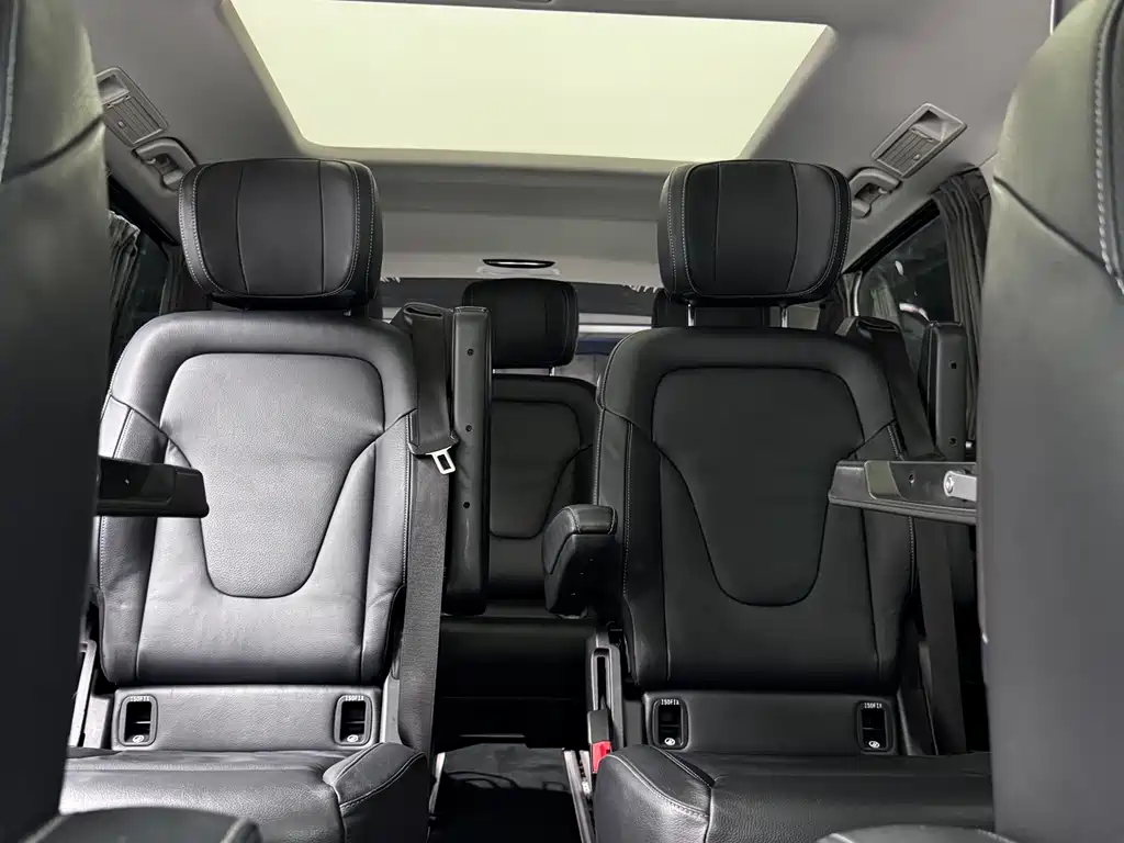 Mercedes-Benz V-Class 2020 — фото 24