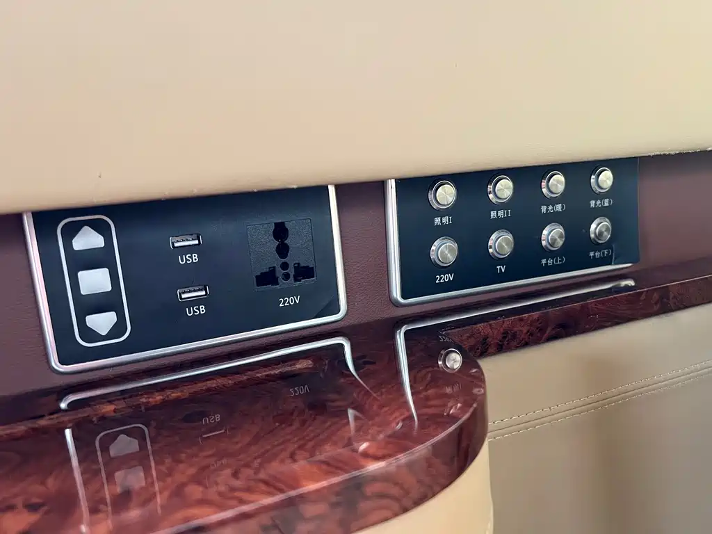 Toyota Coaster 2017 — фото 18