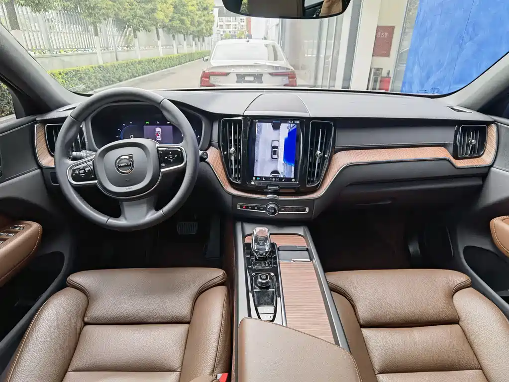 Volvo XC60 PHEV 2024 — фото 13