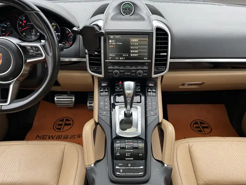 Porsche Cayenne 2015 — фото 14