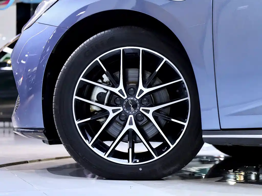 BYD Seal 07 DM-i 2025 — фото 11