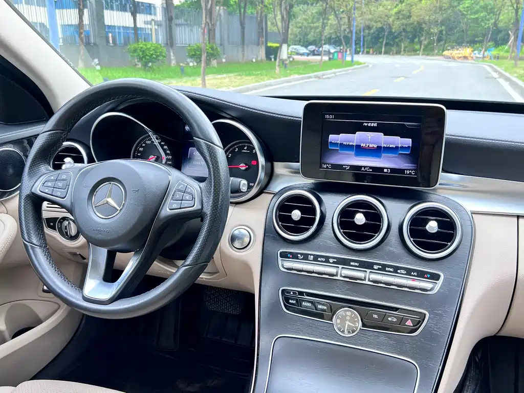 Mercedes-Benz C-Class 2018 — фото 17