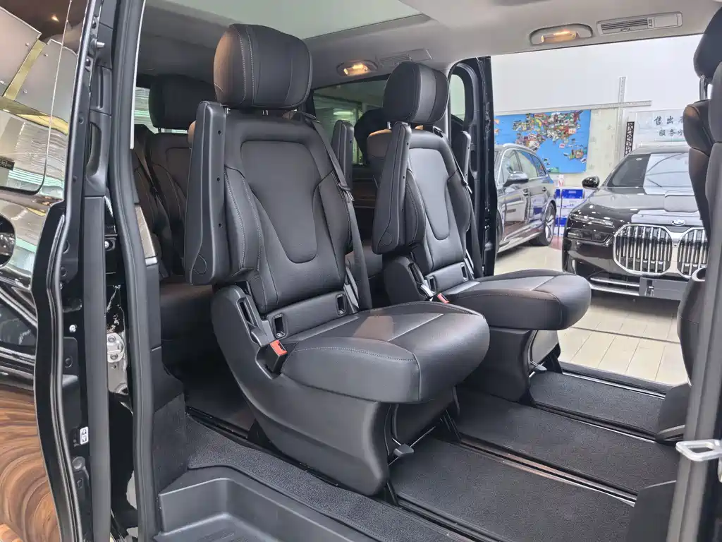Mercedes-Benz V-Class 2024 — фото 14