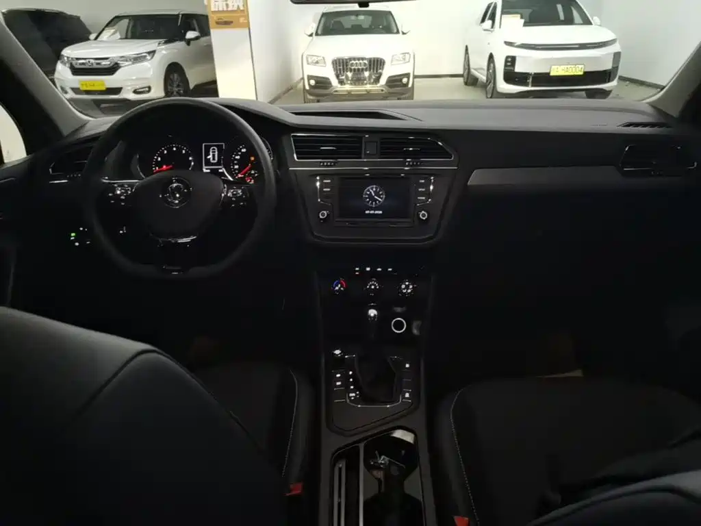 Volkswagen Tiguan L 2018 — фото 10