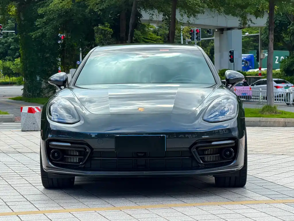 Porsche Panamera 2021
