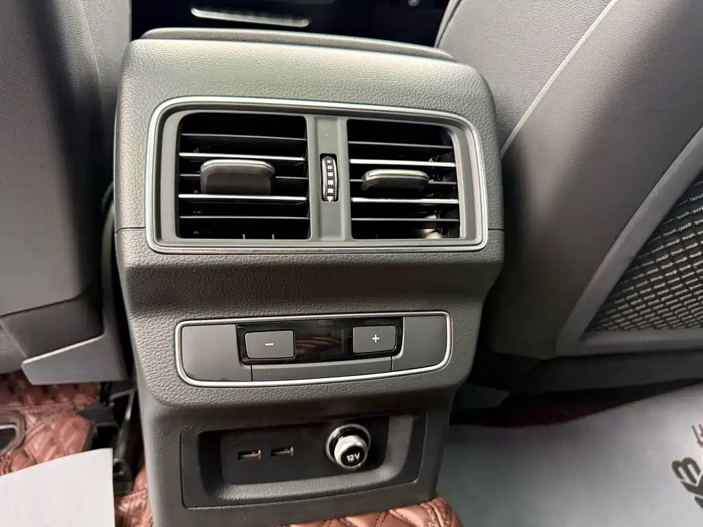 Audi Q5L Sportback 2024 — фото 8