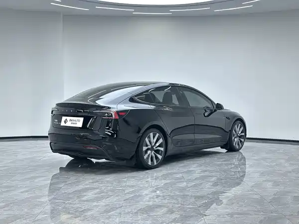 Tesla Model 3 2024