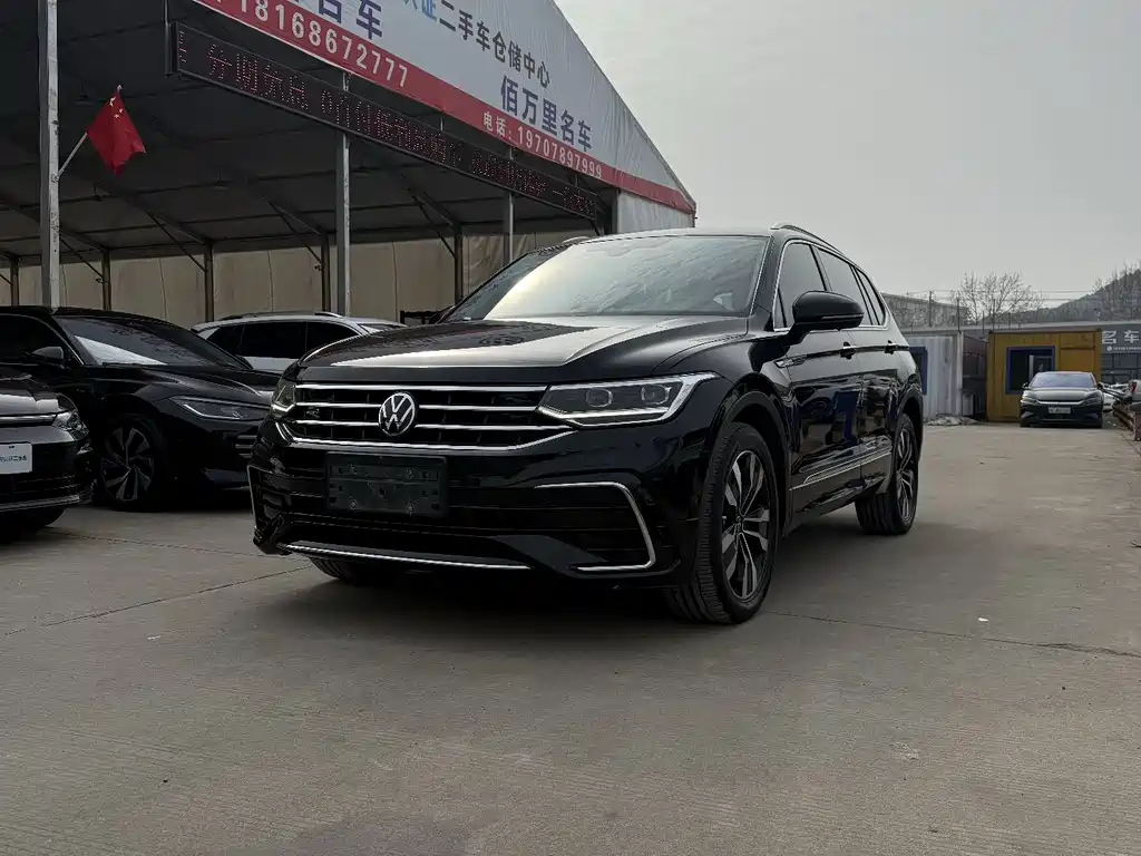 Volkswagen Tiguan L 2023 — фото 1