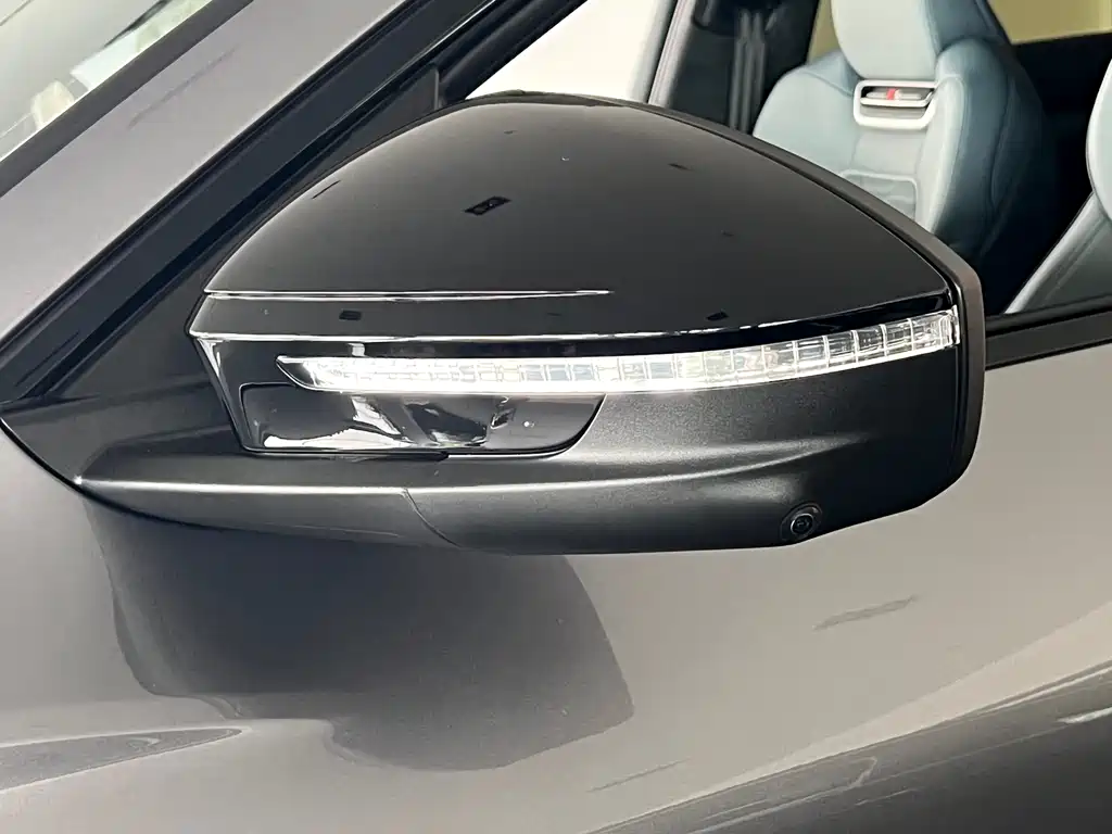 Audi Q6L E-Tron 2025 — фото 16
