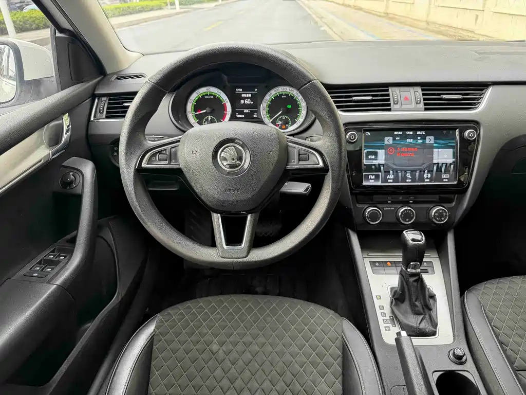 Skoda Octavia 2019 — фото 9
