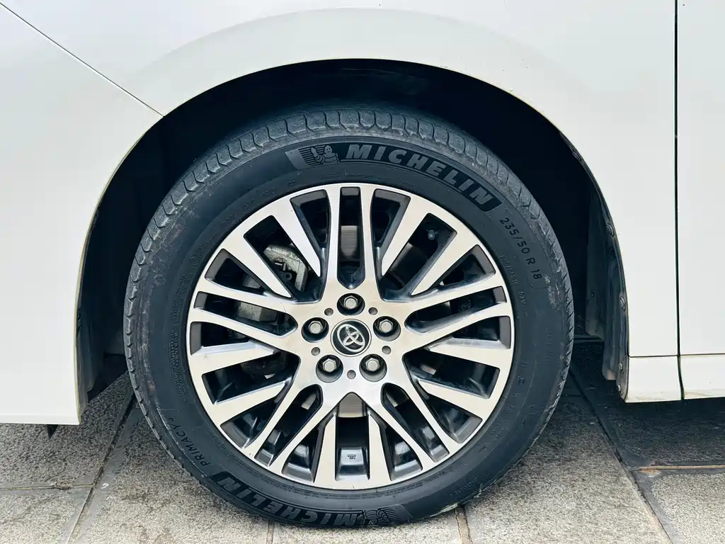Toyota Alphard 2017 — фото 20