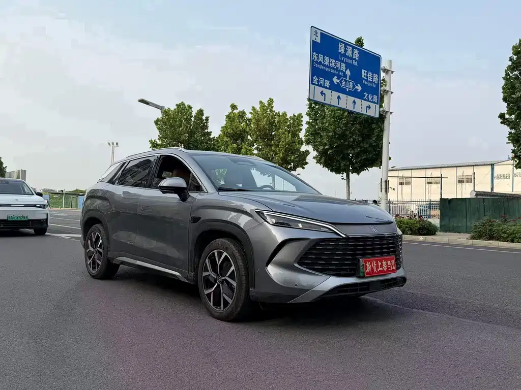 BYD L DM-i 2025 — фото 3