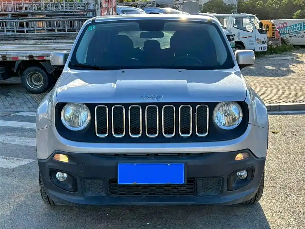Jeep Renegade 2017 — фото 2