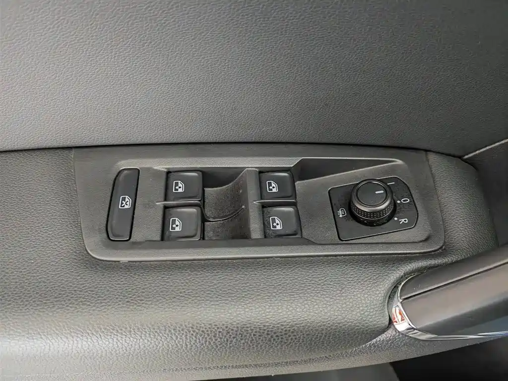 Volkswagen Touran 2018 — фото 9
