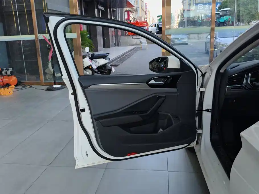 Volkswagen Sagitar 2021