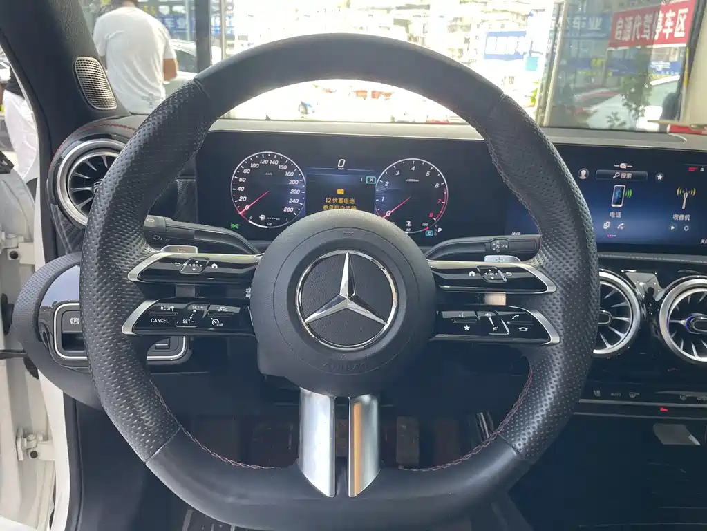 Mercedes-Benz A-Class 2023 — фото 17