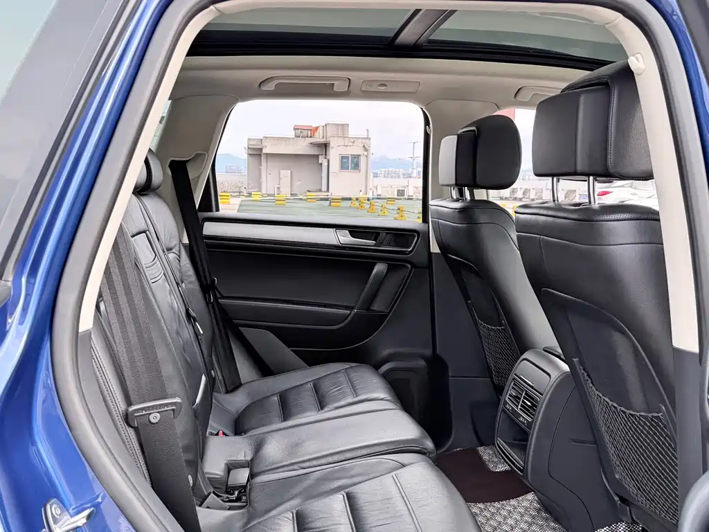 Volkswagen Touareg 2017 — фото 14
