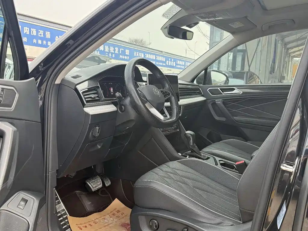 Volkswagen Tiguan L 2023 — фото 4