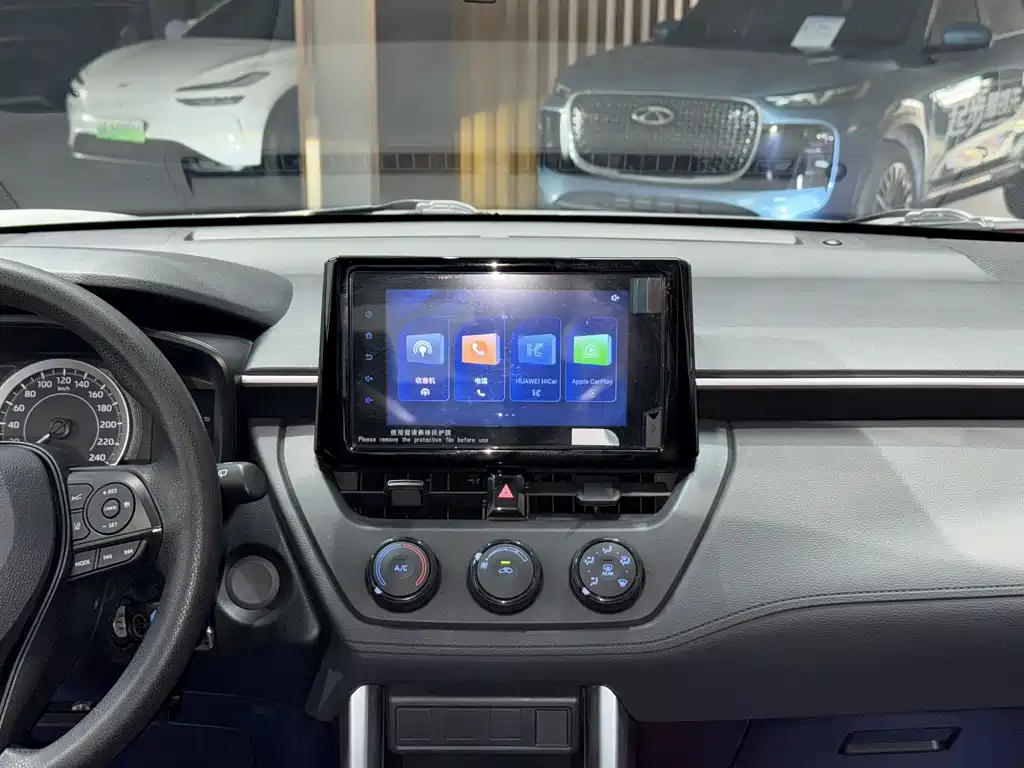 Toyota Corolla Cross 2022 — фото 13