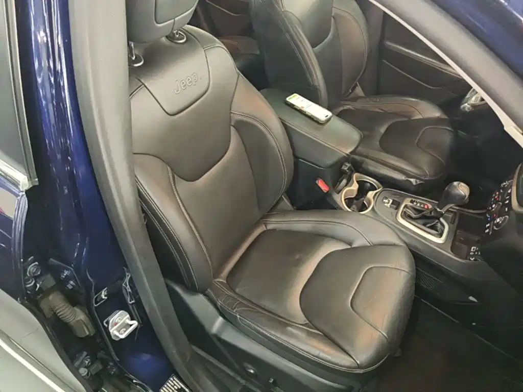 Jeep Cherokee 2018 — фото 25