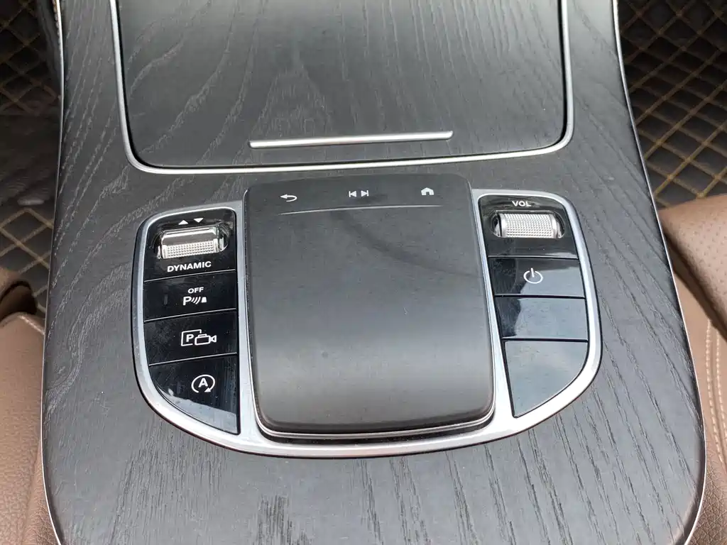 Mercedes-Benz E-Class 2022 — фото 13