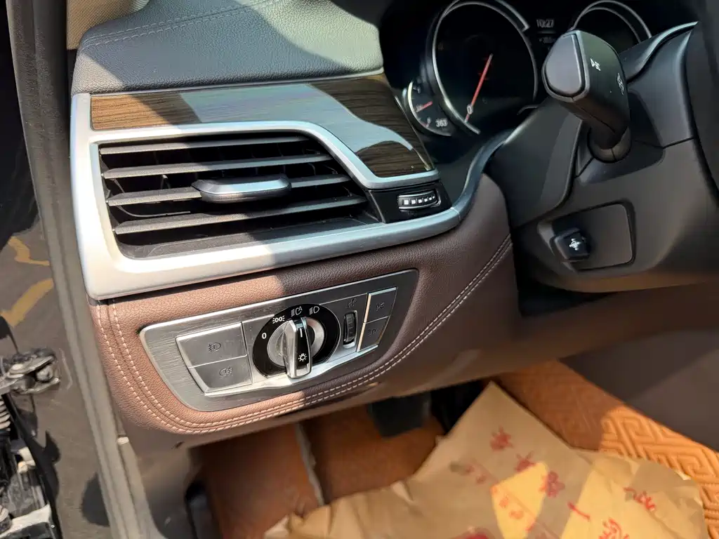 BMW 7 Series 2017 — фото 15