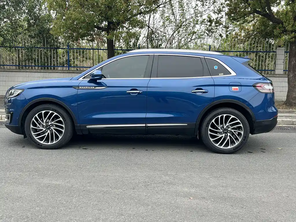 Lincoln Nautilus 2021