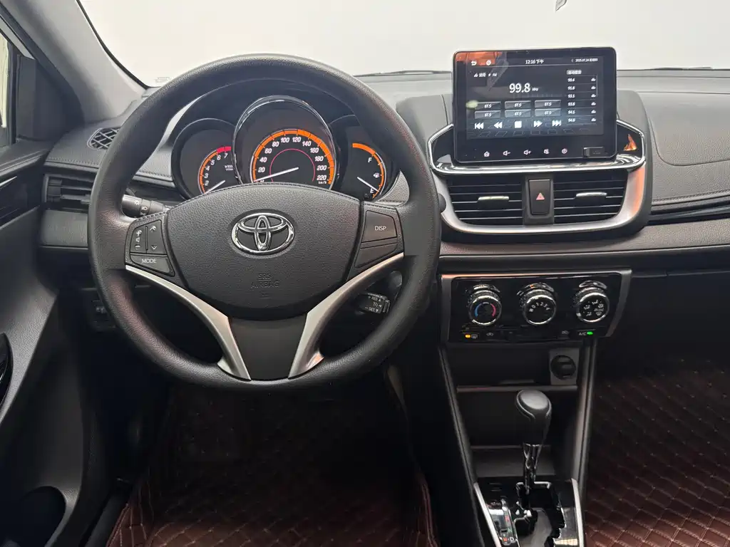 Toyota Yaris L 2021 — фото 13