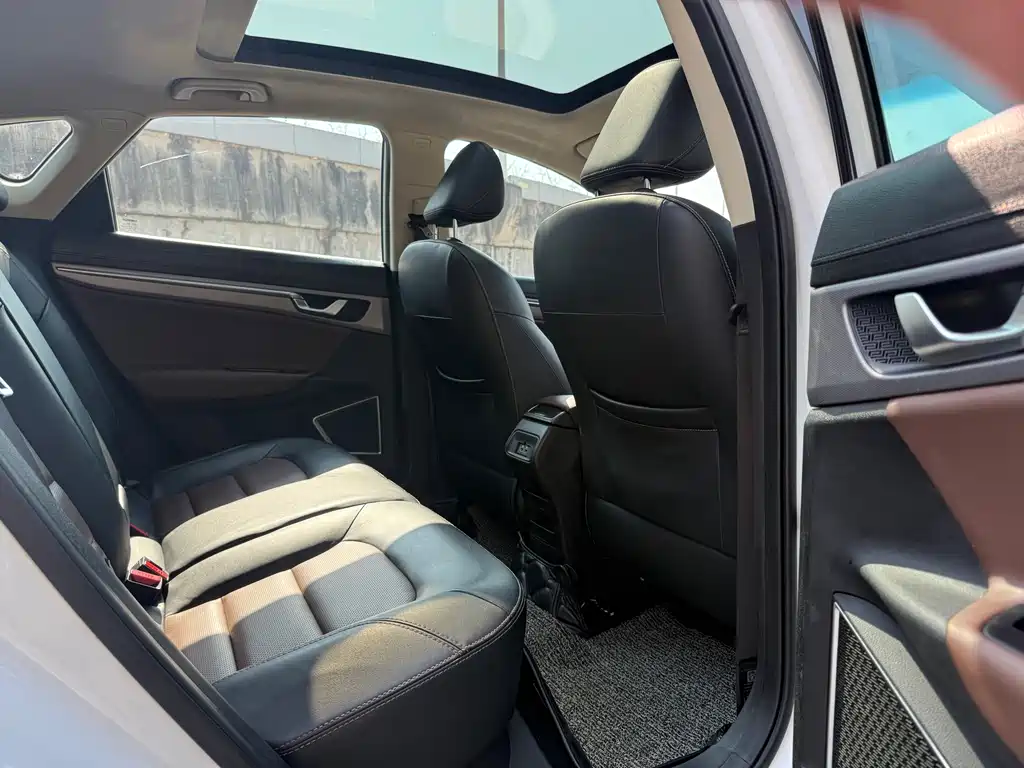 Geely Emgrand GS 2018 — фото 15