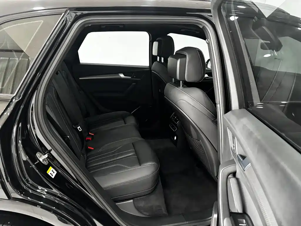 Audi Q5L 2023 — фото 24