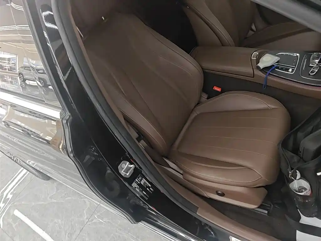 Mercedes-Benz E-Class 2023 — фото 25