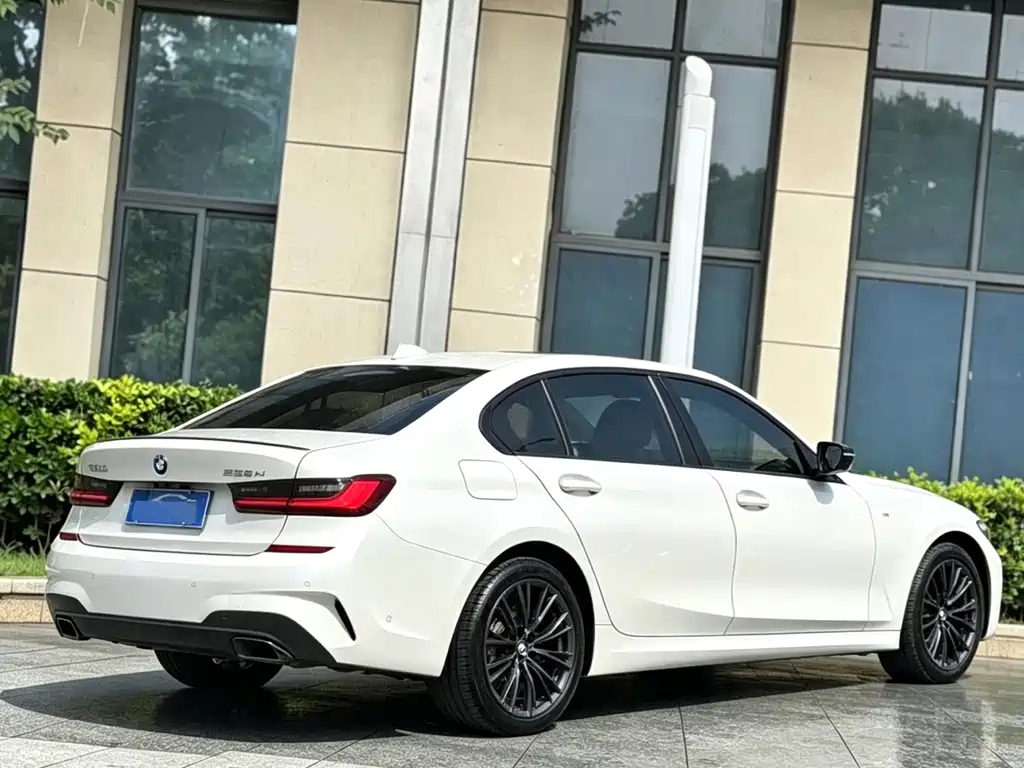 BMW 3 Series 2019 — фото 9