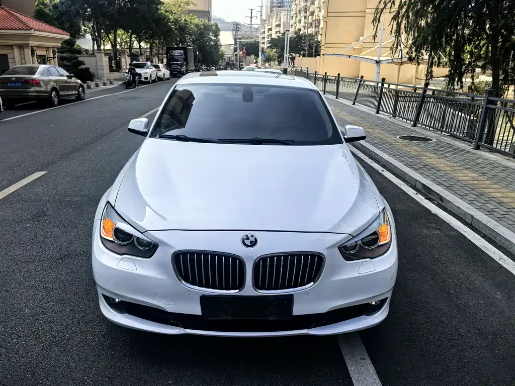 BMW 5 Series GT 2013 — фото 2