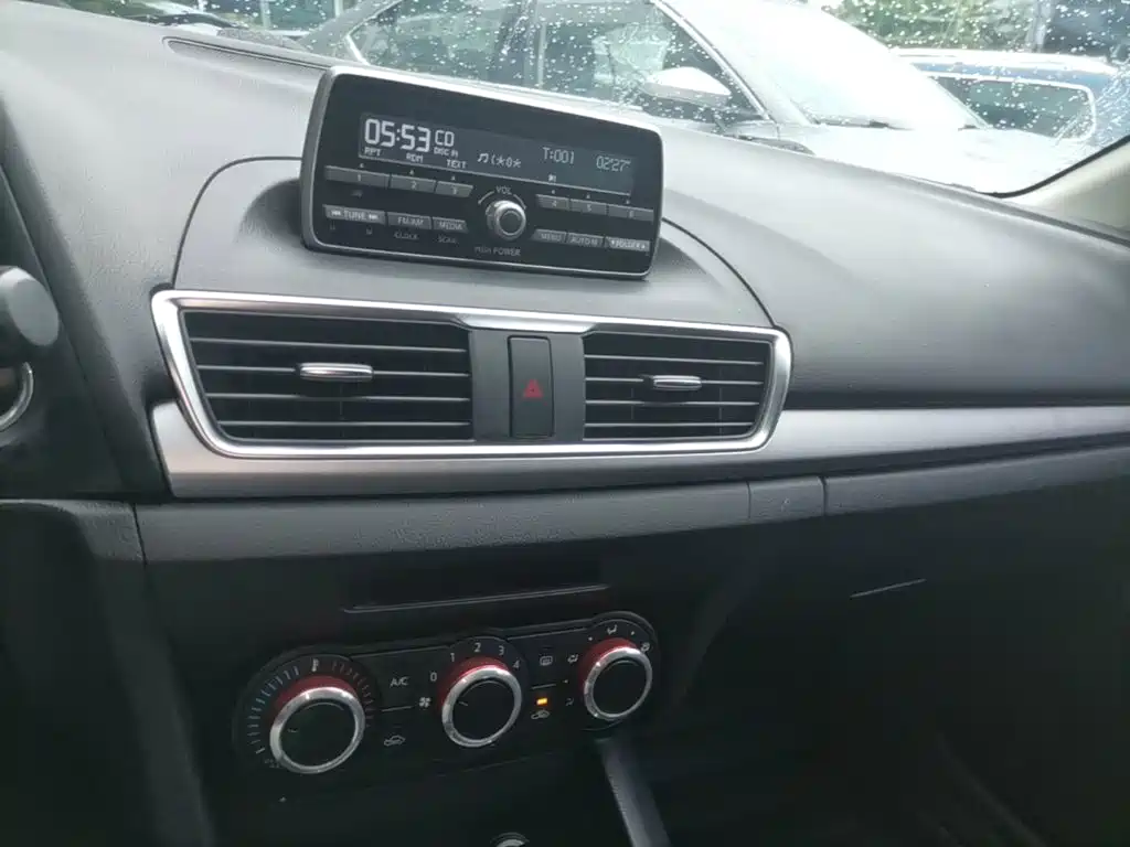 Mazda 3 Axela 2015 — фото 13