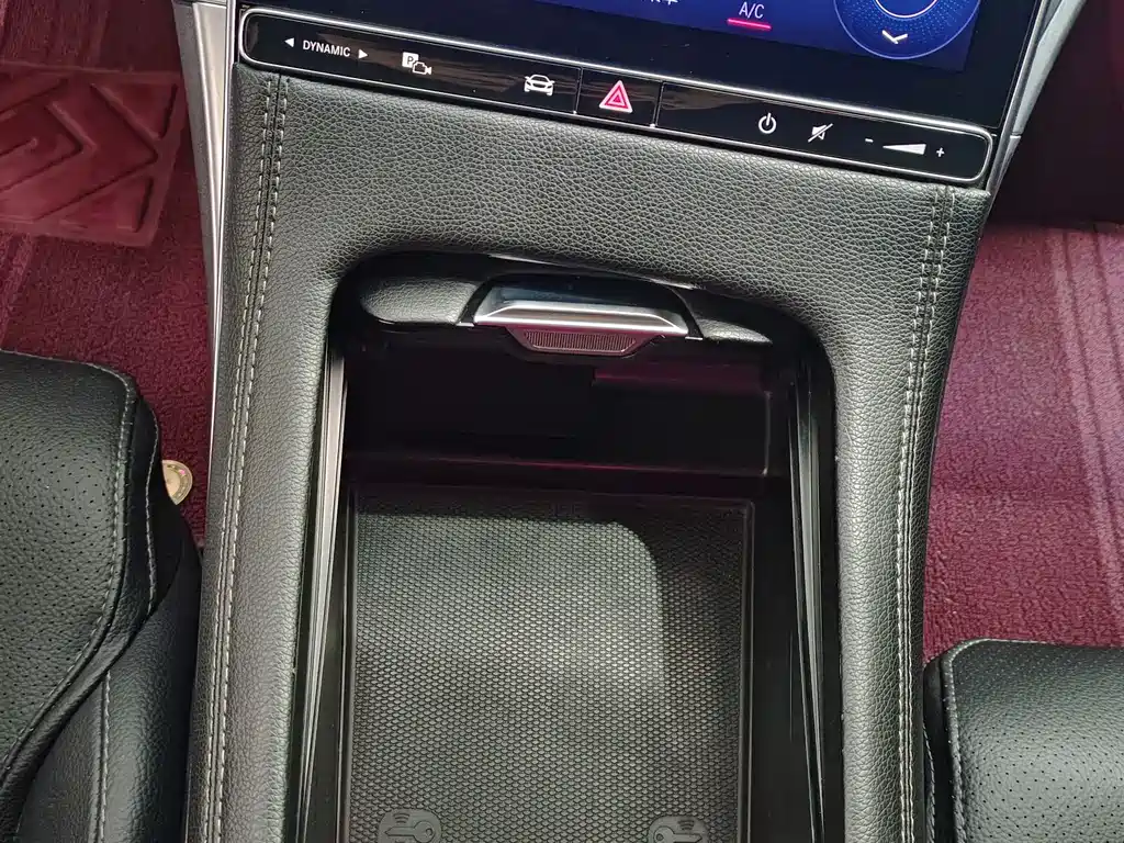 Mercedes-Benz C-Class 2023 — фото 9