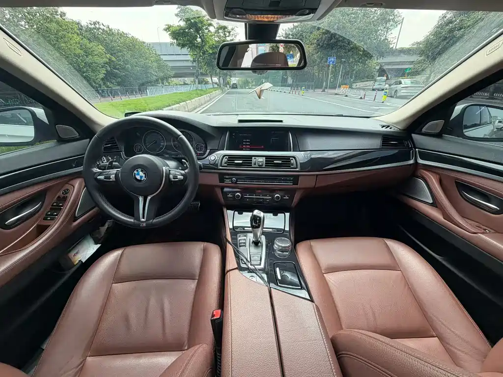 BMW 5 Series 2016 — фото 9