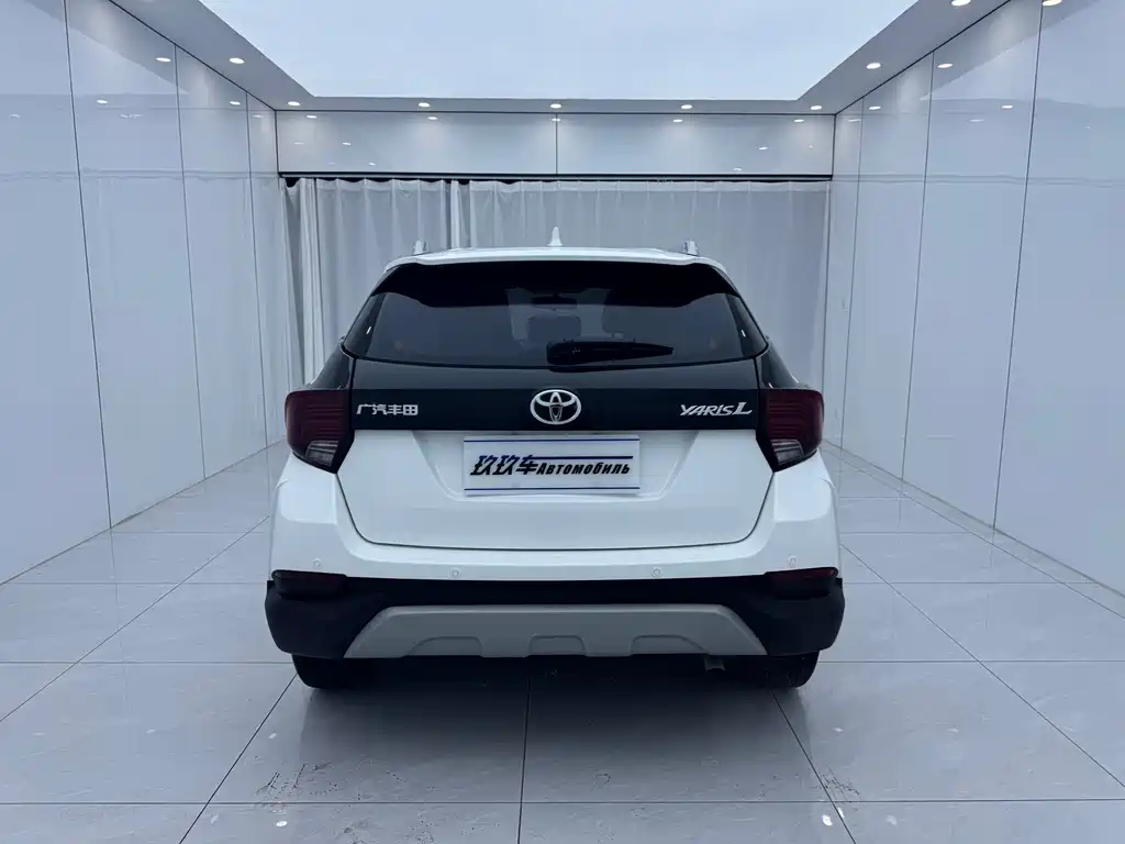 Toyota Yaris L 2022
