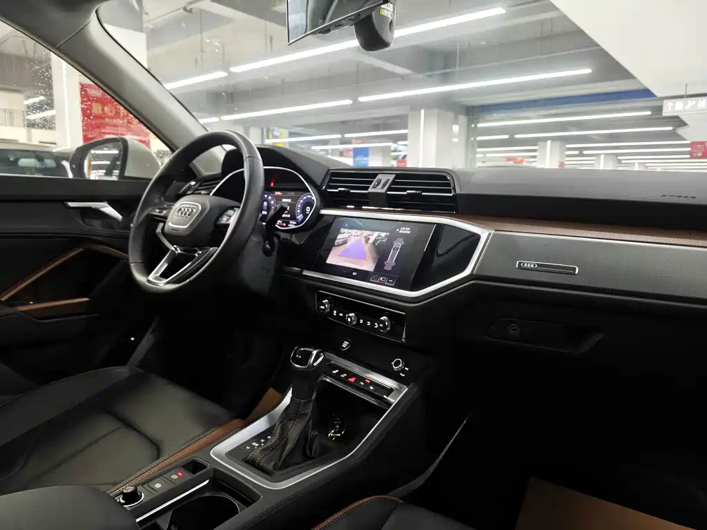 Audi Q3 2021 — фото 11