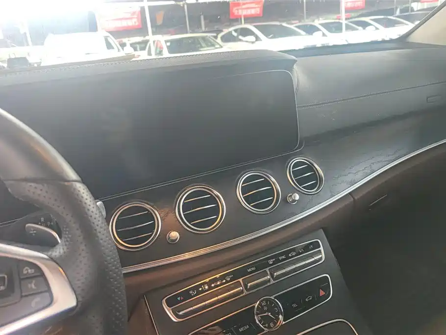 Mercedes-Benz E-Class 2018 — фото 13
