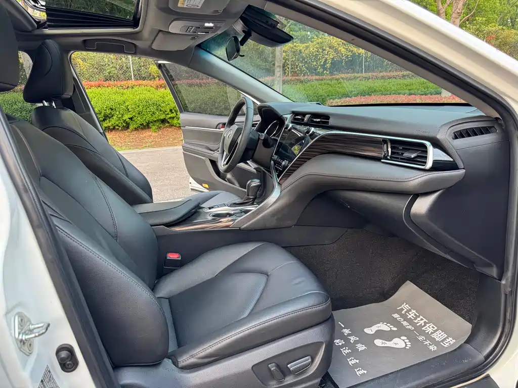 Toyota Camry 2021 — фото 11