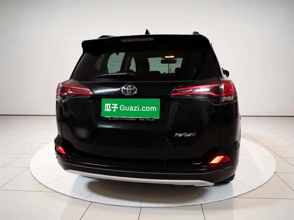 Toyota RAV4 2018 — фото 3