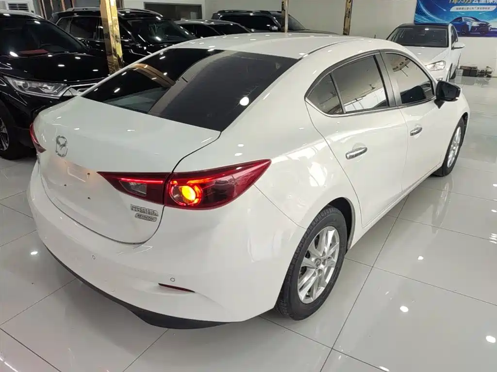 Mazda 3 Axela 2019 — фото 7