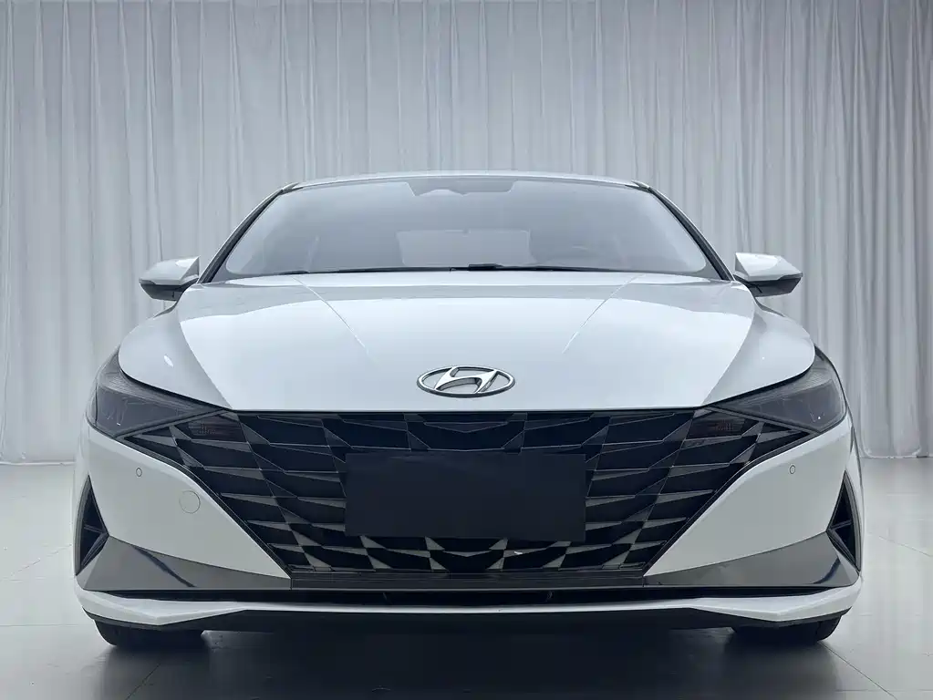Hyundai Elantra 2023 — фото 2