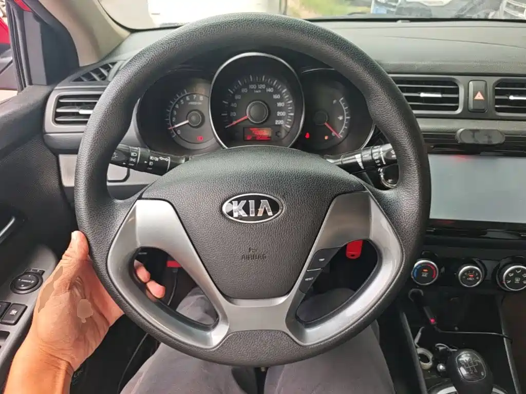 Kia K2 2015 — фото 11