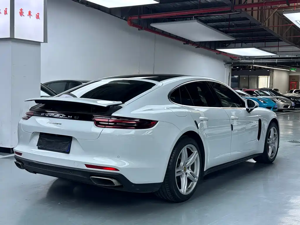 Porsche Panamera 2017 — фото 21