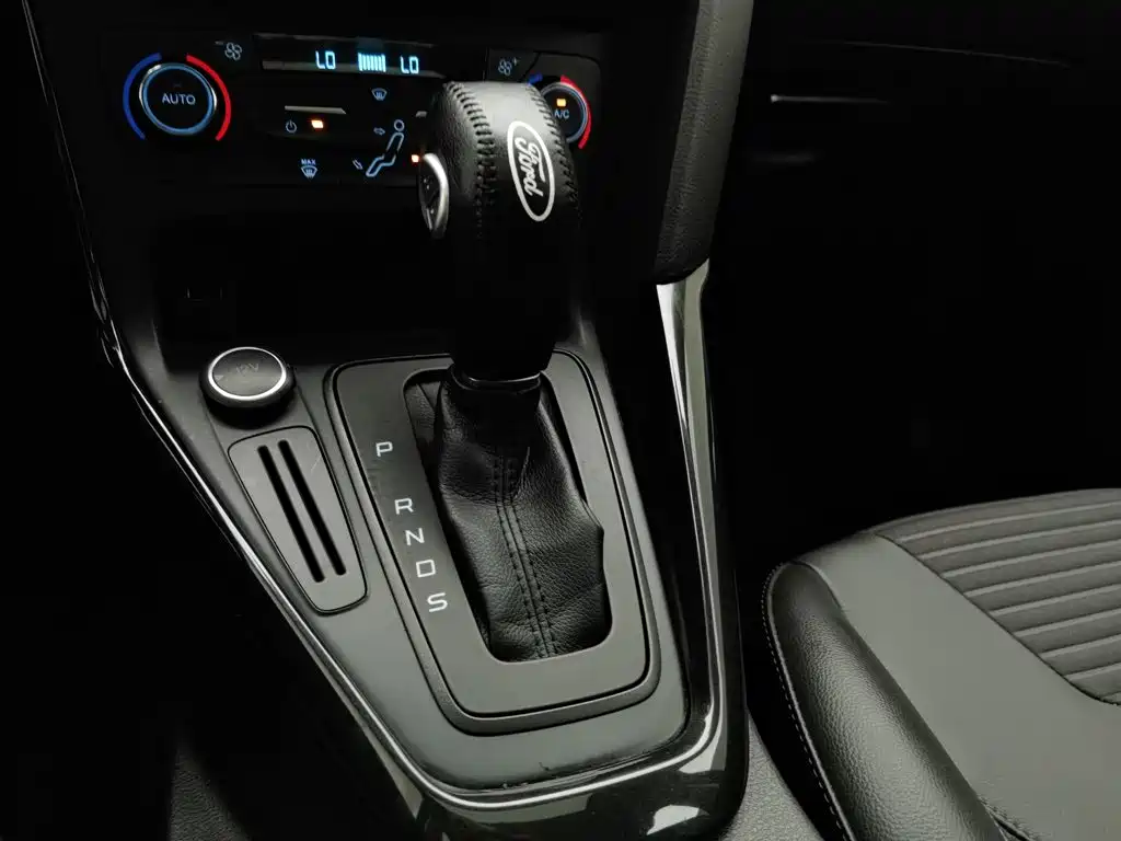 Ford Focus 2017 — фото 13